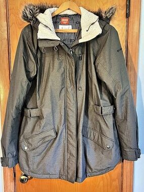 Columbia Womens XL Thermal Coil Insulated Winter Parka Jacket Gray Sherpa Hood